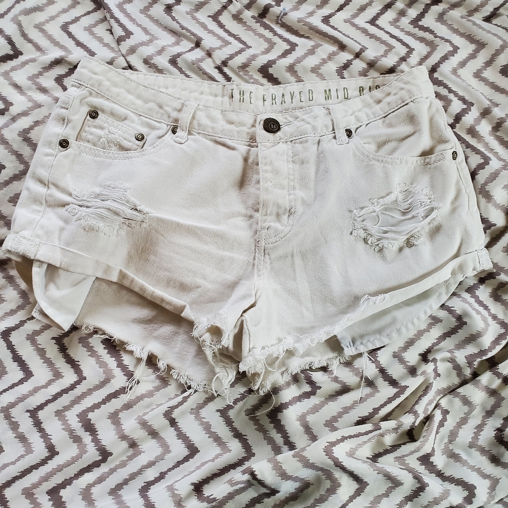 Nineteen 91 Distressed Mid Rise Denim Shorts, Sz 6